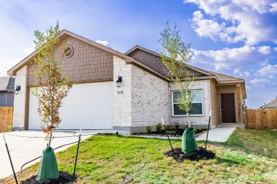 Brand New Cozy home near RAFB - 86" TV w/ game system, grill, and more Hotels near Alamo United Methodist Church
