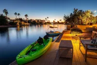 Lakefront!FREE Heated Salt water Pool, Spa! Boat! Kayak! Arcades!EV charger.