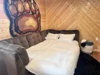 Elegant, Cozy Cub Cabin near Lake with a Full Kitchen & Laundry Unit in Big Lake