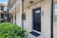 Austin Retro-themed 2-bedroom 2-bath condo near South Congress and Downtown