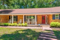 Lrge Golden Isles Home-Huge Pool, Hot Tub, Game Rm Отели рядом с достопримечательностью «Государственный заповедник Форт Фредерика»