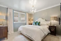 Le Hibou Blanc (A) - Fairhope: Laid-back Sophistication