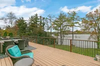 Beautiful and spacious lakefront home! Close to everything!
