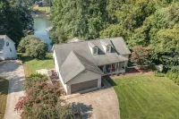 Lakefront Retreat on Lake Norman