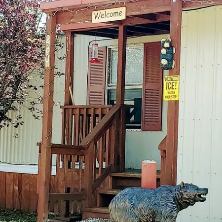 Beautiful Mountain Views. Cozy/Quiet & centrally located to all the mountain fun