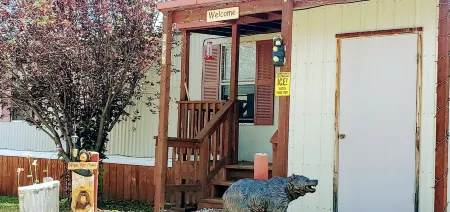 Beautiful Mountain Views. Cozy/Quiet & centrally located to all the mountain fun