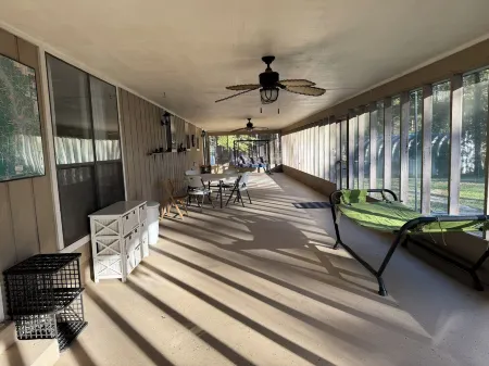 New Listing! Negreet Retreat #2WaterfrontMidlake Toledo Bend Sleeps 12. Hot Tub