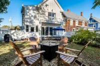 Stylish Victorian in Historic District Hotels near Sailwinds Playground