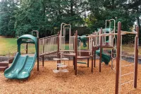 Charming 4-bedroom family home in Beaverton with AC, fitness room, WiFi