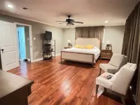 Classic southern home! Beautiful big kitchen, and centrally located home.