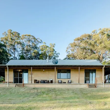 Jamaicaville - 90 Acre hilltop off-grid eco-home with awesome views