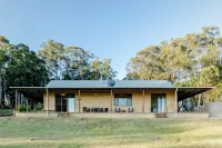 Jamaicaville - 90 Acre hilltop off-grid eco-home with awesome views