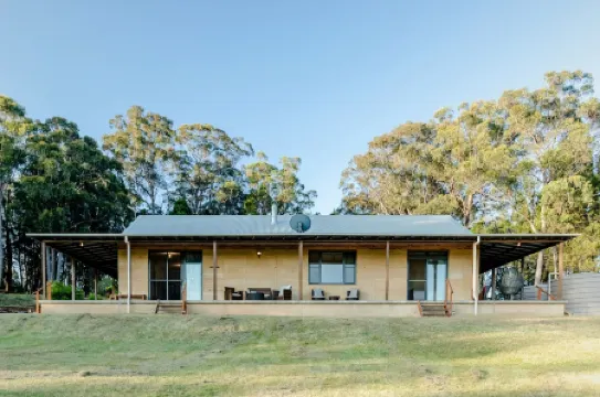 Jamaicaville - 90 Acre hilltop off-grid eco-home with awesome views