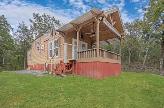 Cozy Tiny Cabin with a View!!