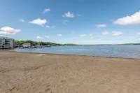 Charming 4-bedroom house steps from Pewaukee Lake Beach, shops & restaurants