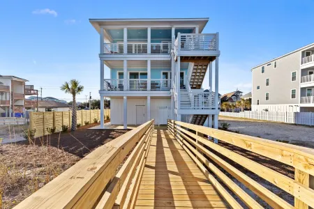 Huge, Almost New Oceanfront 3Br 3BA, Huge Deck, Amazing Views, Elevator