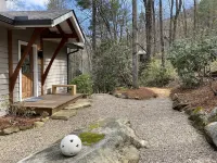 Luxury Escape: 2 King Suites, in-Town Highlands, NC – Fireplace & Fiber Optic