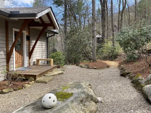 Luxury Retreat: 2 Master Bedrooms, in-Town Highlands, NC-Fireplace & Fiber Optic