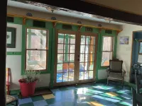 GORGEOUS FAMILY FRIENDLY VICTORIAN WITH ALL NATURAL CEDAR HOT TUB NEAR GORE MT