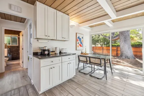 Designer Home Near Stanford/Tech Hub+AC/Gym/Office/BBQ/Parking. 2 Bed/1 Bath.