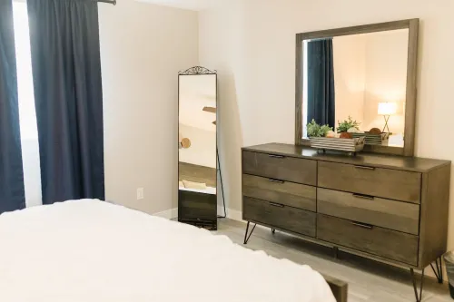 COZY BASEMENT APARTMENT - PRIVATE ENTRANCE - NEAR PARK
