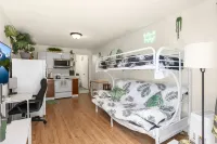 New Jungle Vibes Theme, Your own unit B Hotels in Edgewood