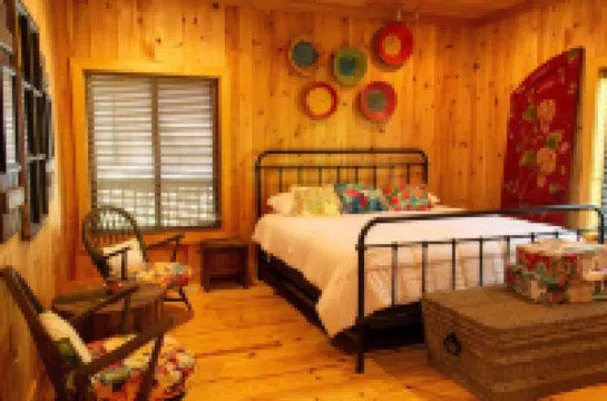 Cabin on Lake Keowee just minutes from Clemson, lake front property with firepit