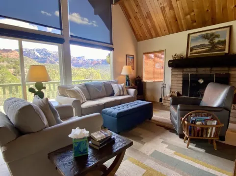 Historic A-Frame Panoramic Red Rock Views!