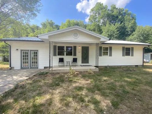 Minutes from Mt trails & River - 3 Bedroom House - Sleeps 7
