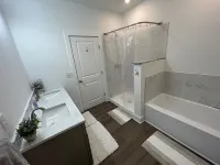 Brand New 3 Bedroom next to Thourghbred horse farm with views of Saratoga Lake. Hotel a Saratoga