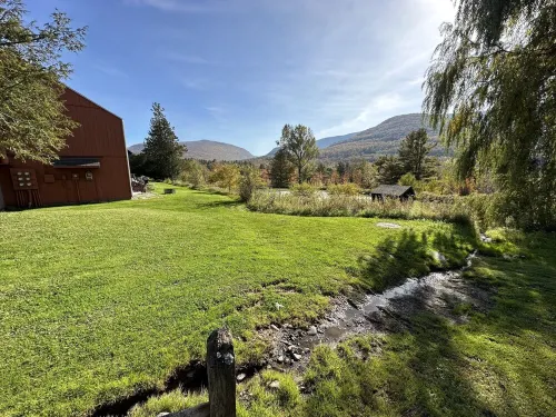 SPECTACULAR Hunter Mountain Views, INCREDIBLE LOCATION-2 minutes to slopes !!