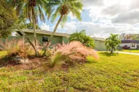 4Br Private Pool Home, Screened Lanai, & 3mi to Srq Airport - Wifi