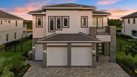 CLOSE TO DISNEY / FREE SHUTTLE / PRIVATE POOL AND SPA