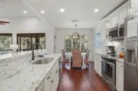 Villa Overlooking Roy Barth Tennis Courts- 5 Minute Walk to Beach