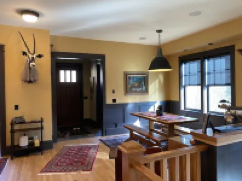 The Mission House- Located in the Finger Lakes. Hike & Bird Watch. EV Charger.