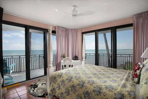 Panoramic 3BR/3BA Condo - Direct Beach Ocean Front