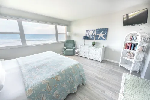 Direct Oceanfront 2Br Condo w/ Balcony & Beach Views, Unit 332