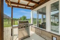 Barn Swallow – Spacious, Private First Floor in a Historic Dairy Barn