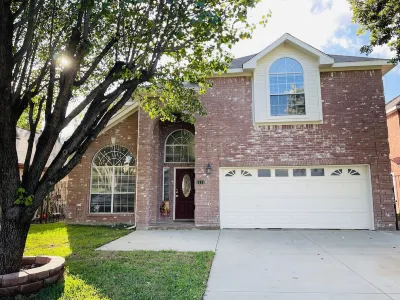 Beautiful 2-story Lakefront Home @ Irving Lake - Sleeps 8 Hotels near ALDI