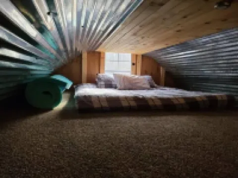 Primitive Cozy Tiny Cabin with Starlink Internet