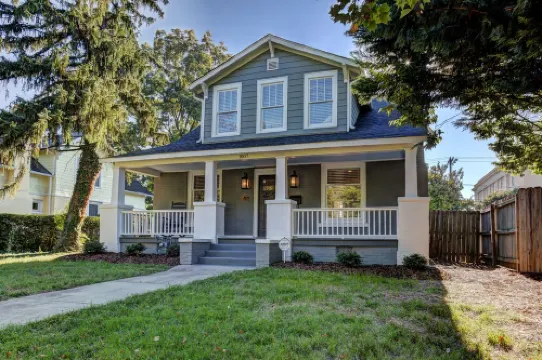 Great High Point Location adj to JH Adams Inn- Newly Renovated