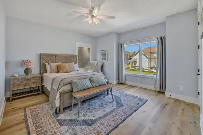 Bright airy lakeside home in gated community