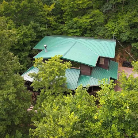 Spacious Mountain Retreat – Steps from Dollywood! Sleeps 18, Hot Tub, Nerf Wall!