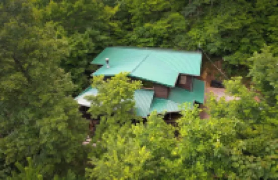 Spacious Mountain Retreat – Steps from Dollywood! Sleeps 18, Hot Tub, Nerf Wall!