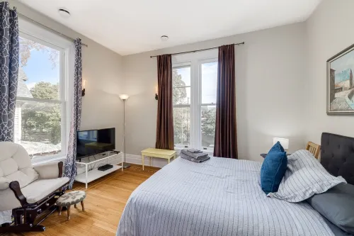 Breathtaking Victorian Mansion~2 Blocks to Cathedral~Huge Hidden Arcade~Theatre!