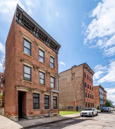 OTR, 3 Lux Queens, Two 55in TVs,  by TQL, Findlay Mkt, FREE Light Rail, Sleeps 7 Отели рядом с достопримечательностью «Cincinnati Museum Center at Union Terminal»