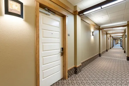 Amazing Unit!  Sleeps 5. Swim or Ski out your front door. On site at Silver Mt. Отели в г. Келлогг