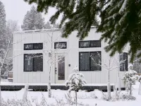 Luxury tiny home conveniently located between Whitefish and Colimbia Falls!