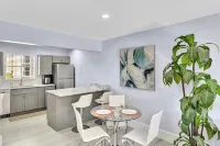 One Bedroom Steps Away From The Beach | Pool! Hotel a Sunny Isles Beach