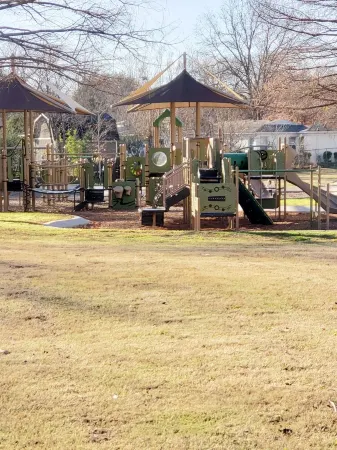 Brooks Retreat: Swimming! Game Room! Staycation! Отели в г. Ричленд Хилс